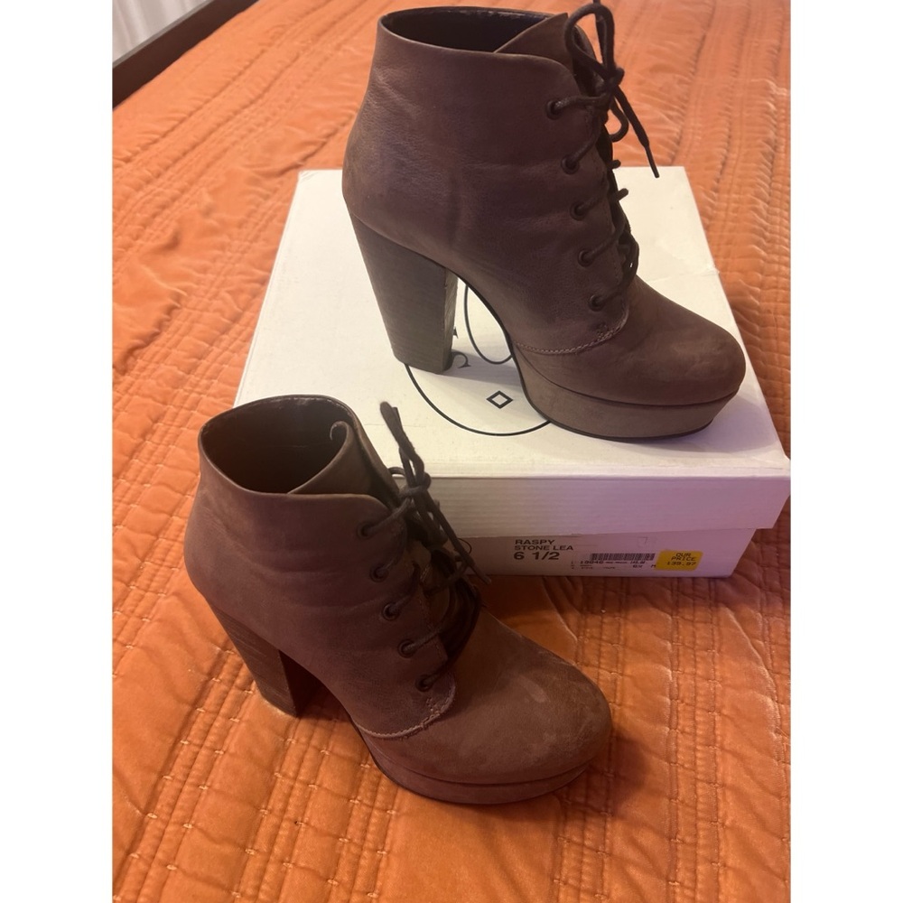 Steve Madden Raspy Stone Lea booties